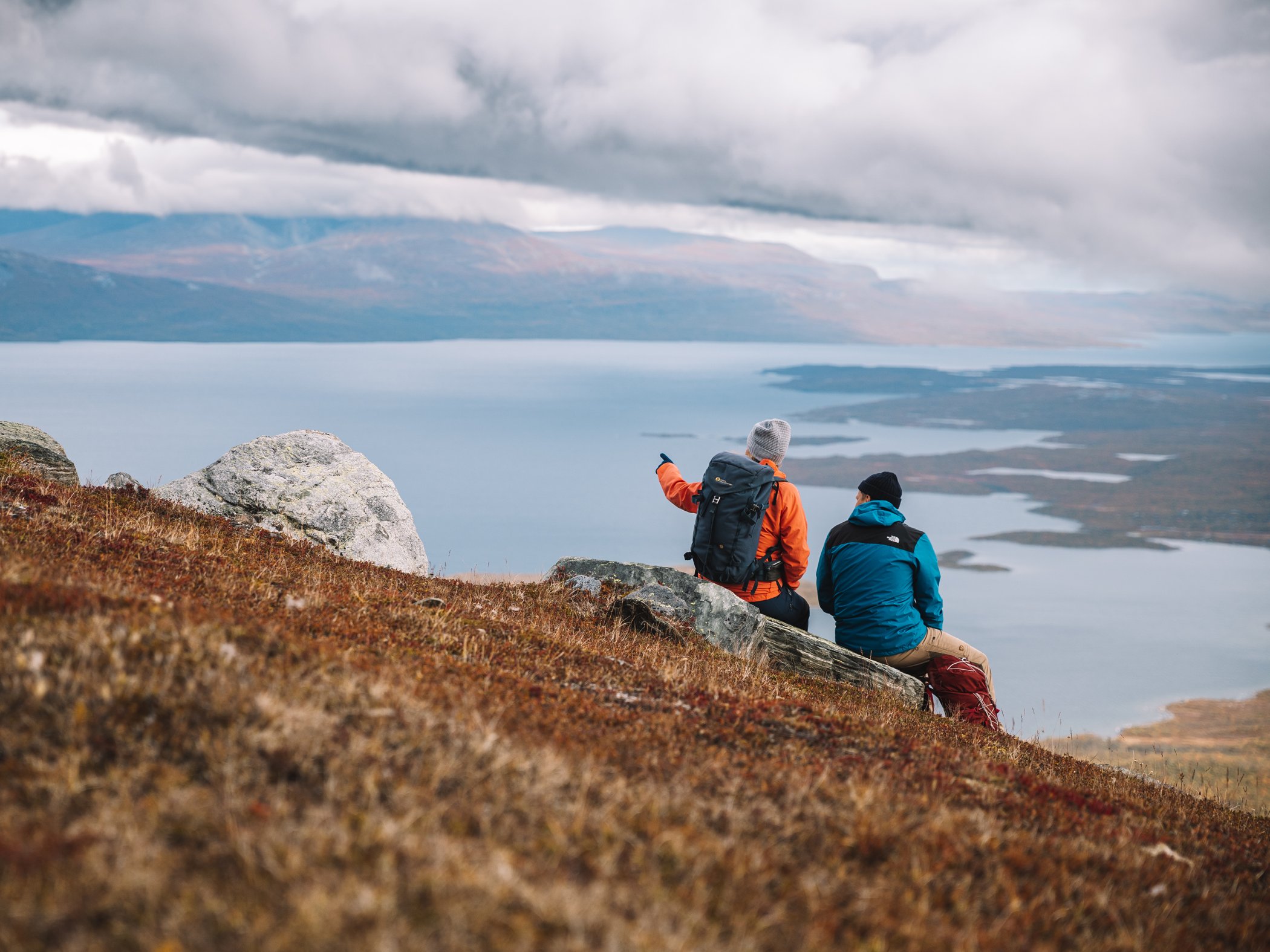 Norrlandsinspirerad middag serverad på Abisko Turiststation.