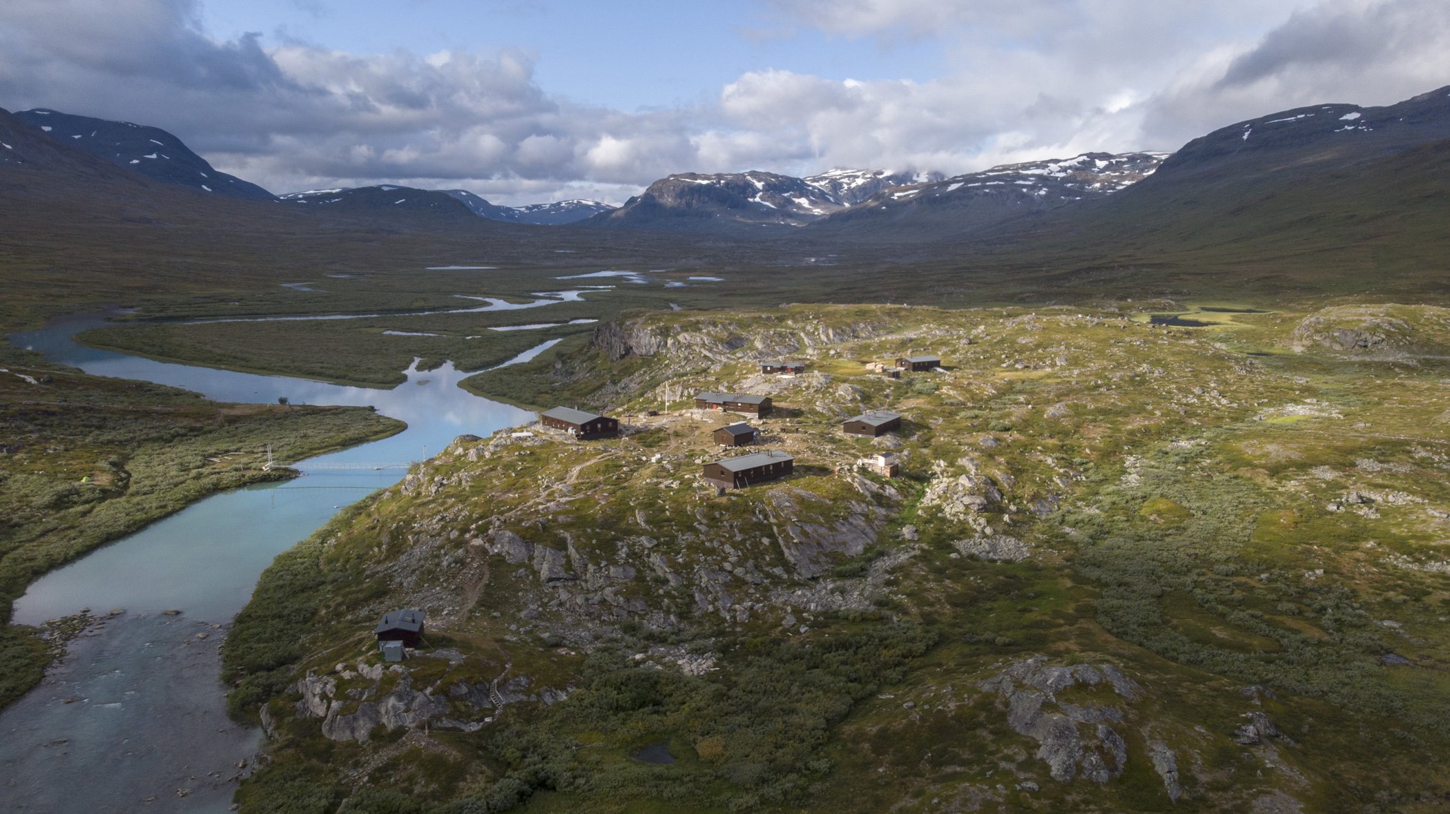 Flygfoto över Alesjaure.