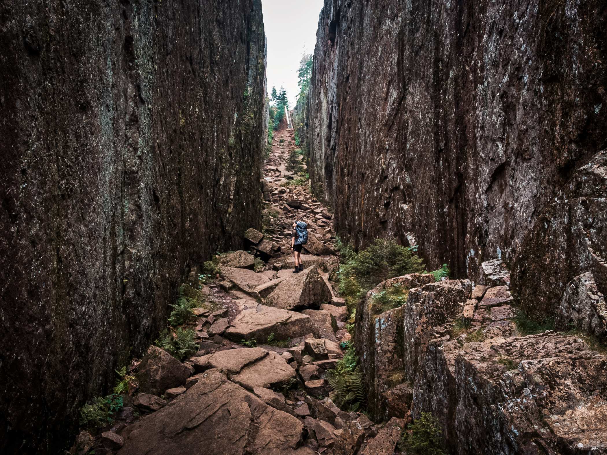 Ensam vandrare i Slåttdalsskrevan.